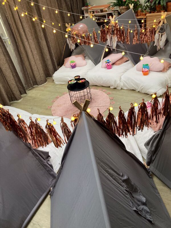 Tent - Image 13